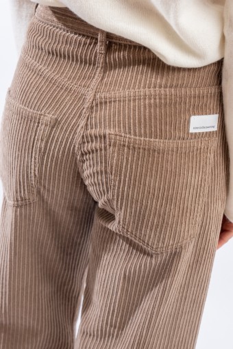 NINE INTHE MORNING ELSA...