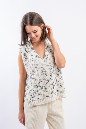 KANGRA SLEEVELESS V-NECK...