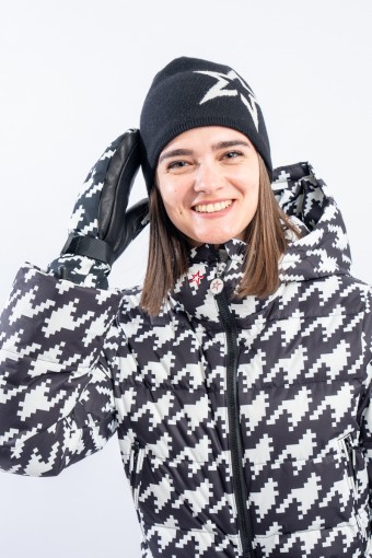 PERFECT MOMENT BEANIE U8000168